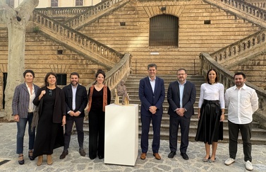 El Govern ret homenatge a Josep Maria Llompart amb una escultura